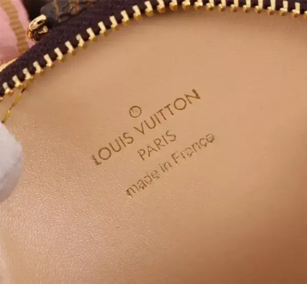 6473ee321422e156962cbdd1b4bf57e2.jpg_720x720q80.jpg_ Louis Vuitton Mono Black Belt Multi Pochette Bag (With Box)